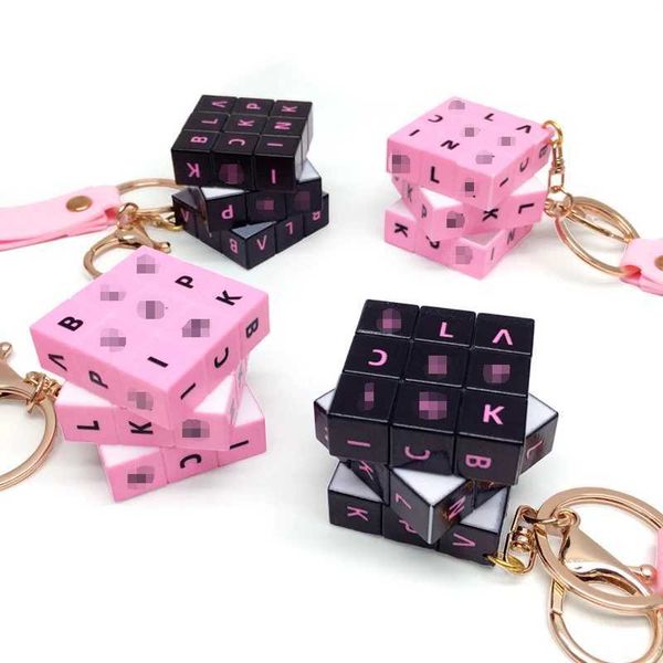 Keychains Lonyards mignons noirs et roses mini rubiks cube porte-clés pendentif en gros sac de livres de carto
