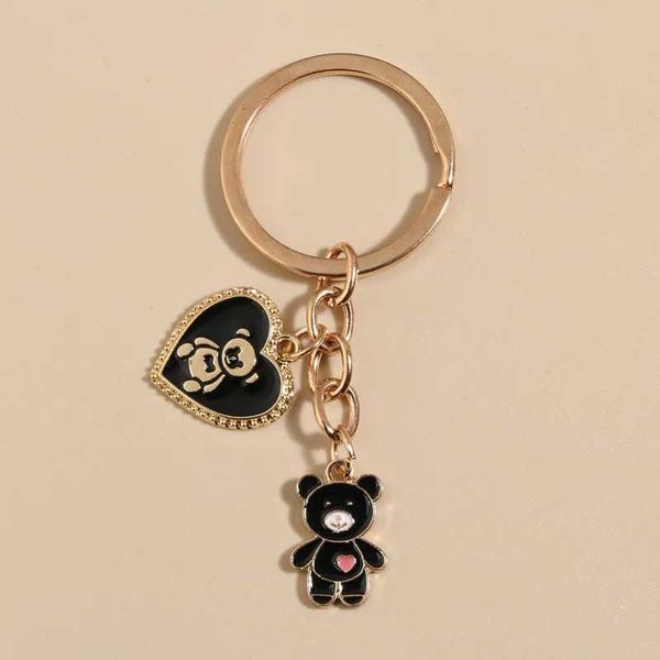 Keychains Lonyards mignons en émail en émail Keechain Heart Bear Key Ring Animal Poll Chains Toy Gifts For Women Men Handbag Accessoire Diy Bijoux fait à la main Q240403