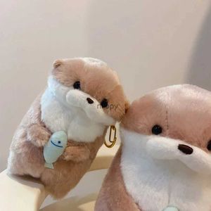 Keychains Lonyards Otters mignons tenant du poisson peluche pendentif portefeuille clés clés clés de sac à dos