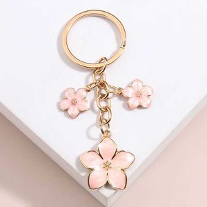 Keychains Lanyards mignon plante Keychain Sakura Flower Key Ring Ematel Chains For Women Girls sac à main Accessoire Car clés de voiture diy Douces bijoux cadeaux Q240403