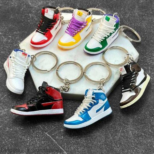 Porte-clés Lanyards Designer 83 Styles 3D Chaussures de basket-ball Porte-clés Baskets stéréoscopiques pour femmes Sac Pendentif Mini Sport Chaussure Porte-clés EXVE