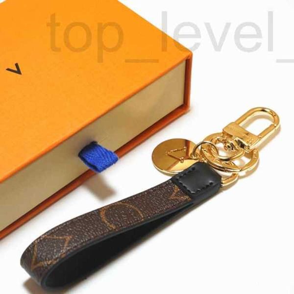 Keychains Lanyards Designer Car Keychain Leather Men Femmes 2023 Fashion Marque Courbeille de tête de qualité supérieure Metal Luxury Pendante Accessoires Multicolor Gift CT6Q