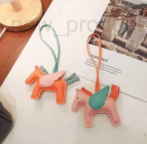 Sleutelhangers Lanyards Designer schattige lederen engel pony tas hanger creatieve cartoon mannen en vrouwen rugzakaccessoires autosleutelhanger hanger UAH6