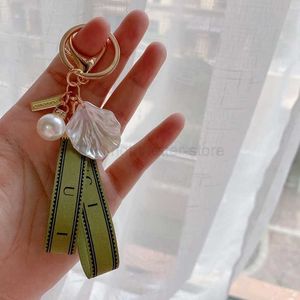 Keychains Lanyards Designer Keychain Key Chain Sac charme de voiture féminine Anneau Perle Perle Ribbon vert Shells Delicate Keychain Couple Pendant Cadeau Nice