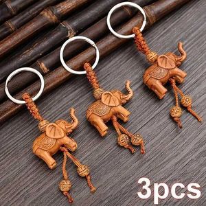 Kecheschains Lonyards éléphant Keychain Peach Wood sculpture riches Animal Animal Chain Pendant Femmes Sacs Pom Charme Home Rings Keys 1-3PCS D240417