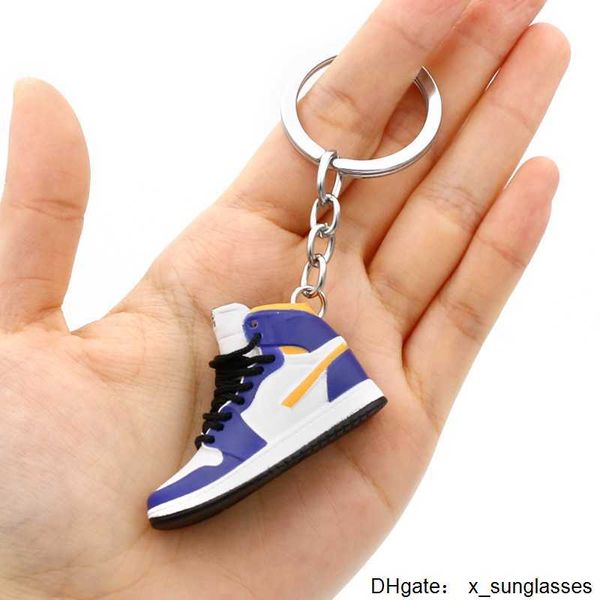 Porte-clés Lanyards Emation 3D Mini chaussures de basket-ball trois modèles nationaux porte-clés baskets couple souvenir téléphone portable clé pendentif D ba S6PX