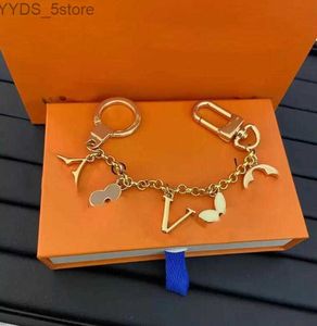 Porte-clés longes marque de mode lettre Designer porte-clés en métal femmes pièces automobiles cadeau 240303
