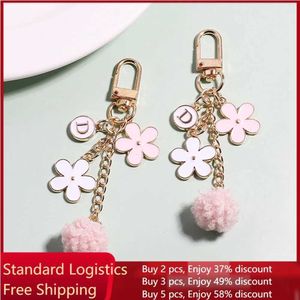 Keychains lanyards modieuze metalen bloemen bont ball pom letter sleutelhanger roze hoofdtelefoon kast hanger sleuteltas decoratie y240510