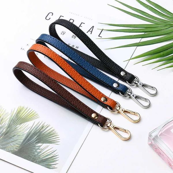 Keychains Lonyards Sac d'embrayage entièrement assorti Str Courteille Femme Bagure de bracelet Str Couleur solide Femme Remplacement de sac à main Simple J240509