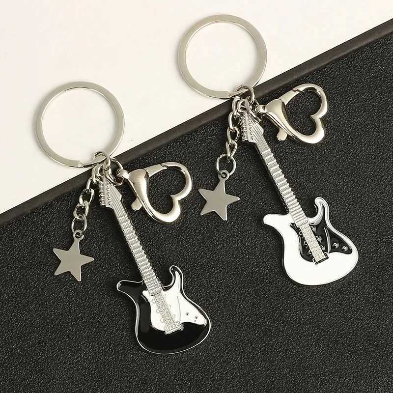 Keychains Lanyards Harajuku Y2k Guitar Love Heart Star Keychain Womens Sweet and Cool Trend Fashion Pendant Retro Aesthetic Bag Charm Accessories Q240403