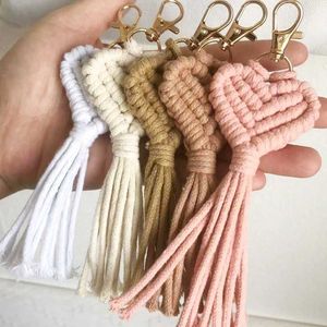 Sleutelhangers Lanyards Hartvormige hanger sleutelhanger dames handgemaakte Macrame sleutelhanger ring leuke auto sleutelhanger bruiloft accessoire cadeau J240330