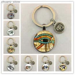 Keychains Lanyards Hot Selling Eye of Horus Keychain Classic Egyptian Rune Evil Eye Art imprimé Glass Cabochon Chain Amulet for Men and Women Y240417