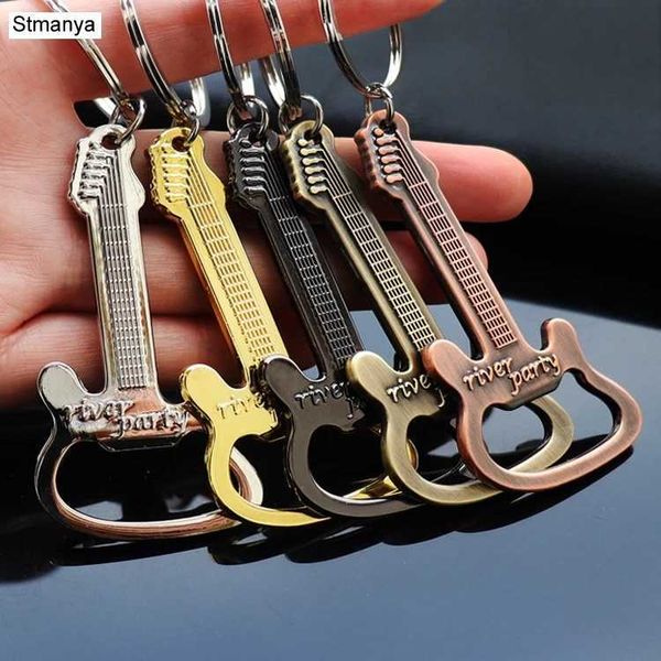 Keychains Lanyards Hot Femmes Nouveau ouvreur de guitare Top Quality Metal Key Chain Car Charm Accessoires Men Best Gift Jewelry K1916 Q240403