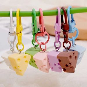 Keychains Lonyards Ins coloré doux et mignon fromage créatif Keychain Color Color Version Cream Cheese Block Macaron Système Simulate Food Pendant Q240521