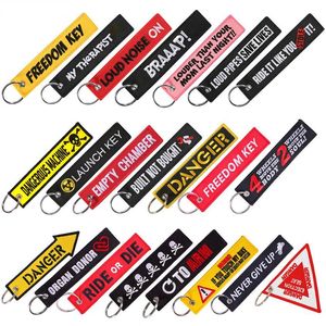 Llaveros Lanyards 13x2.8CM Bordado fresco Llaveros Etiqueta Motocicletas Coches Mochila Chaveiro Llavero para amigos Anillo de moda Regalos S1