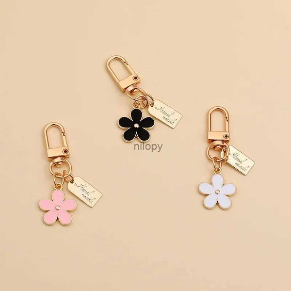 Keychains Lanyards Korea Ins Metal Daisy Keychain Niche Flower Accessoires Pendants Accessoires de chaîne de clés Cute Charms de porte-clés Llaveros