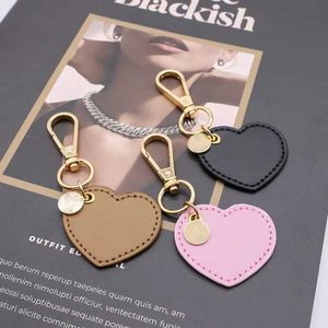 Keychains Lanyards Corée New Pu Leather Pink Heart Keychain Sac Car Pendant Fashion Diming Metter Keynchain en gros et vente au détail J240509