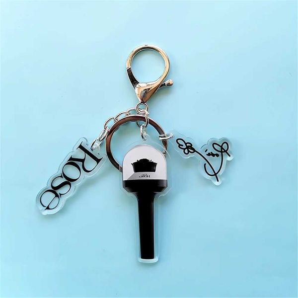 Keychains Lanyards Kpop Keychain Rose Rose Acrylique Polte Polant Pendre en gros Accessoires Gift Fans Collection Q240403