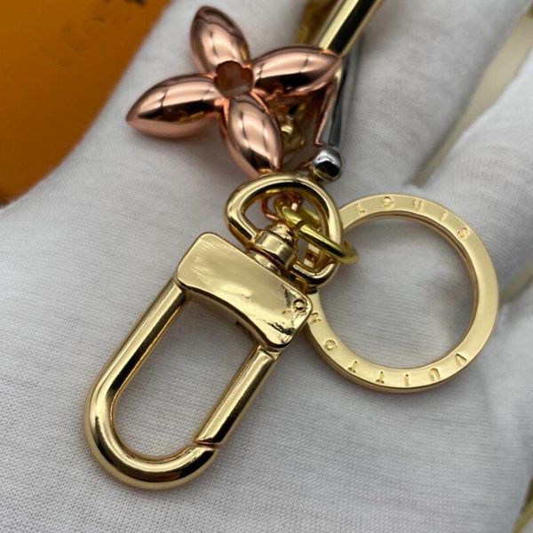 Porte-clés Longes Luxurys Designer Porte-clés Boucle Amoureux De Voiture À La Main En Cuir Porte-clés Hommes Femmes Sac Pendentif Accessoires