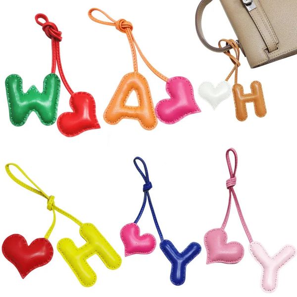 Porte-clés Longes M H W A Y Coeur De Luxe En Cuir Véritable Lettre Anglaise Porte-clés Pour Sac À Dos De Voiture Pendentif Porte-clés Femmes Sac Charm Accessoires 231025