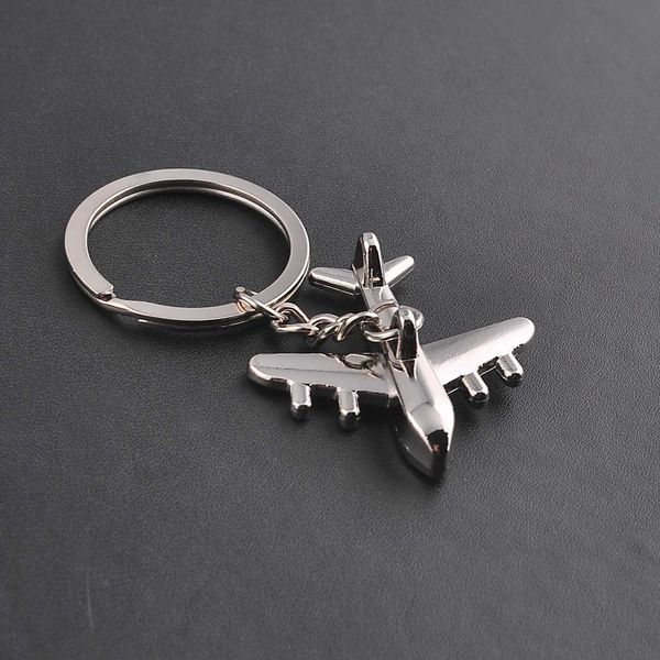 Keychains Lanyards Men New Modern Fighter Aircraft Airplane Key Chain Women Mini Aircraft Metal Car Ring Bag Pends Mejor regalo al por mayor Q240403