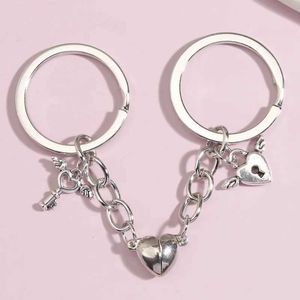 Keychains Lanyards Metal Keychain Heart Key and Lock Ring Magnetic Button Chains pour couple cadeaux Acceaux à main Accessoire Bijoux fait à la main Q240403