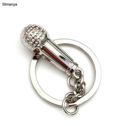 Keychains Lanyards Nouveau meilleur cadeau Metal Keychain Microphone Pendante Carleur Clé Mini Lovely Bag Sac Charm Accessoires K1718 Q240403