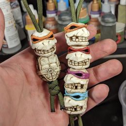 Llaveros Cordones Nueva Moda los 4 Hermanos Tortuga Cráneo Cuentas Llavero Colgante Tortugas Creativas Accesorios Luminosos Colores
