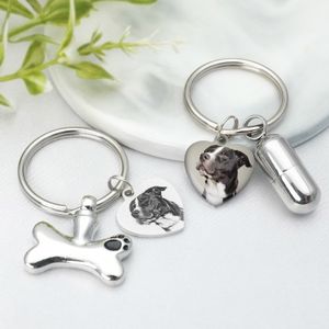 Porte-clés Lanyards Personnalisé Urne Pour Animaux De Compagnie Porte-clés Chien Urne Porte-clés Pet Memorial Cat Cylindre Urne De Crémation Porte-clés Pet Po Souvenir Cendres Bijoux 230718