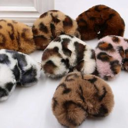 Keychains Lanyards Plush Rex Rabbit Fur Heart Pom -Pom Keychain - Lindo Bolso de bolso Encanto - Anillo Fluffy Fur Ball - Regalo de moda (Leopardo)