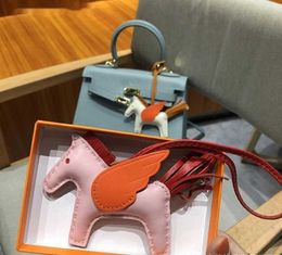 Keychains Lanyards Popula Swift Sheepskin Horse Keychain Bag Charm Luxe Paddock Keyring Real Leather Nano Pegasus Hanger Wing Flying Ornament T23072724PJH0PS