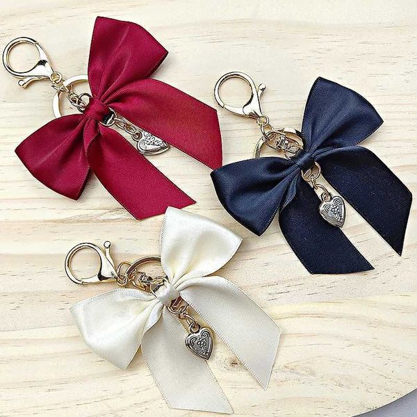 Keychains Lonyards Bow Kekchain Keadchain Creative Colorful Womens Car Pendant Girl Personnalized Ribbon Met Ribbon Sac Charming Accessoires de trèfles Q240429