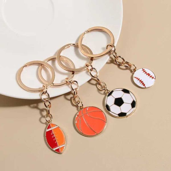 Keychains Lanyards Sport Keychain Baloncesto de fútbol Rugby Llave de llave Cadenas de esmalte Regalos para el novio para mujeres Diy Joyas simples hechas a mano Q240403