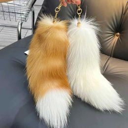 Keychains Lonyards True Fox Fur Tail Keychain Wolf Tassel Sac charme Étiquette de charme noir et marron Bracket Belt Gift Q240403