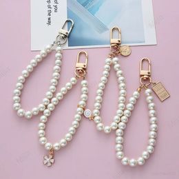 Llaveros Cordones Vintage Imitatin Pearl Llavero Charm Simple Pulsera Bead Llavero para mujeres Lindo DIY Colgante Decoración del teléfono móvil 231204