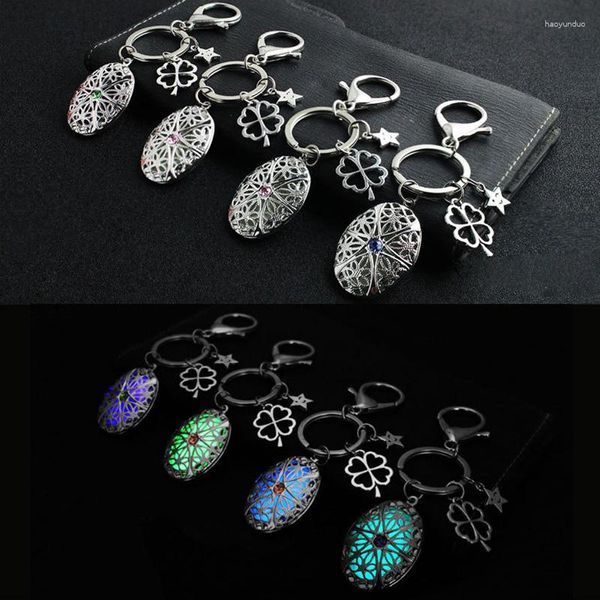 Porte-clés lumineux creux coeur de pêche porte-clés pendentif Fluorescent anneau brille dans le noir flocon de neige clés bijoux pour femmes