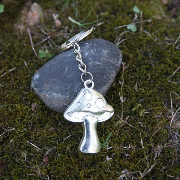 Keychains Metal Natural mignon champignon pour femmes hommes bricolage bijoux fait à la main cadeaux souvenirs