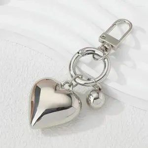 Keychains Modern Silver Heart Keychain Pentures personnalisées Décoration pour le sac clé Téléphone à la mode en métal accessoire