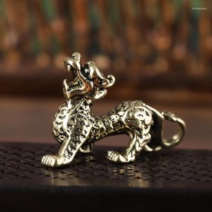 Keychains retro messing Chinees Ancient Beast Flying Pixiu Home Decor Ornament Copper Animal Figurines Fengshui Standbeeld Diy Key Chain Hanger