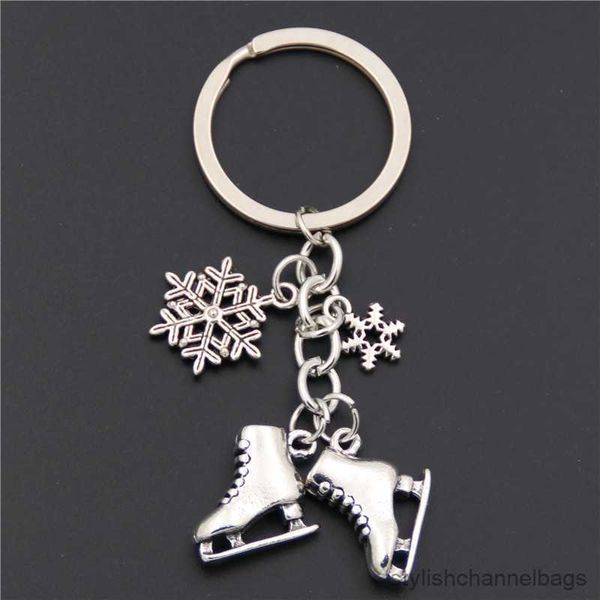 Porte-clés couleur argent patins à glace pendentif flocon de neige porte-clés patinage porte-clés porte-clés bijoux pour cadeau d'hiver
