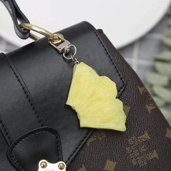 Keychains Simulation Fruit Keychain PVC Pineapple Food Pographie Modèles Kid Toy Car Key Ring Sac à dos Ornements de bijoux amusants