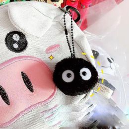 Sleutelhangers Spirited Away Fairydust Hanger Black Ball Sleutelhanger INS Style Fashion Bag Dust Elf Susuwatari Accessoires Cadeau voor Fans Kids