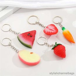 Keychains Straberry Apple Fruit Pendant Key Chains For Friend Gift Creative Simulation Watermelon Carrot Bag Box Key Ring