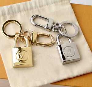 Porte-clés charme de sac porte-clés de luxe L cercle titane acier tête de verrouillage en forme de V chaîne de bagages pendentif livraison gratuite en gros bijoux cjewelers accessoires