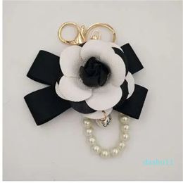 Porte-clés en cuir noir et blanc, fleur de camélia, à la mode pour femmes, breloques de sac llaveros flore
