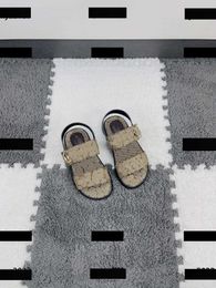 Khaki Kids Shoes Summer Fashion Designer Baby Sandals Metal Letter Decoratie Slippers Doosverpakking Kindergrootte 26-35