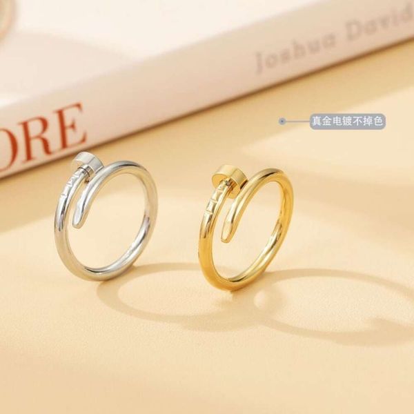 Kia Nail Ring for Men Women, sentimiento de gama de alta gama simple y simple, estilo fresco, personalidad, joyas de titanio ligeras, joyas de acero inoxidable Jinheng