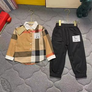 Kid Boy Cabille Brown Color Shirt Automne et Pantal