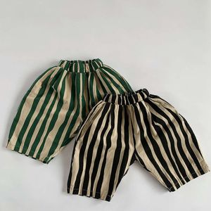 Personnalité Kid Boy Stripes irrégulières Pantalon de longueur de veau mignon bébé fille respirant un pantalon en coton mince l2405