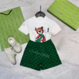 Ensembles de vêtements pour enfants lettre dessin animé motif garçons filles survêtement été haut à manches courtes t-shirts et ensembles de shorts de créateurs de luxe t-shirts hauts shorts bébé combinaisons de sport pour enfants